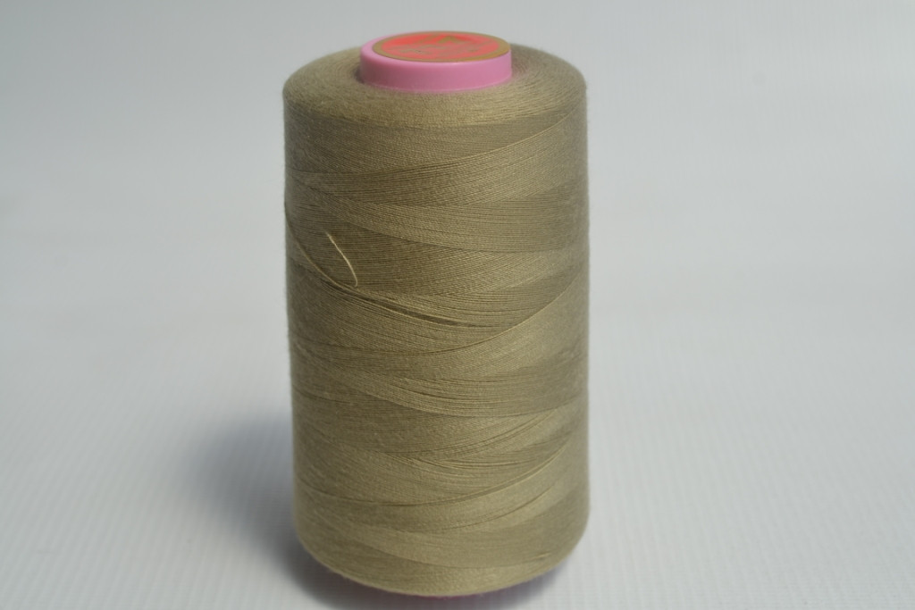 Швейные нитки разных цветов 1041