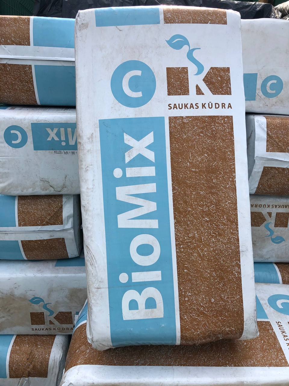 Субстрат універсальний Biomix 300 л фр 0- 40 мм 300 л Литва