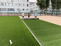 Укладка синтетической травы на школьном стадионе, г. Одесса 4