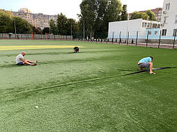 Укладка синтетической травы на школьном стадионе, г. Одесса 6