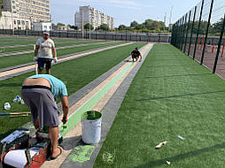 Укладка синтетической травы на школьном стадионе, г. Одесса 7