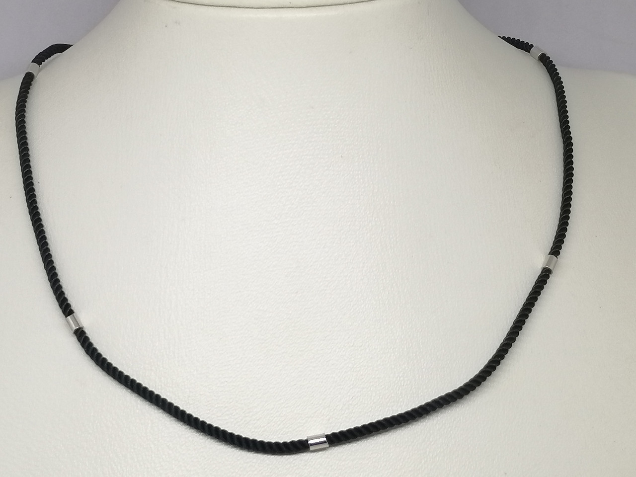 Шовковий ювелірний шнурок з срібними вставками. 950086С 40