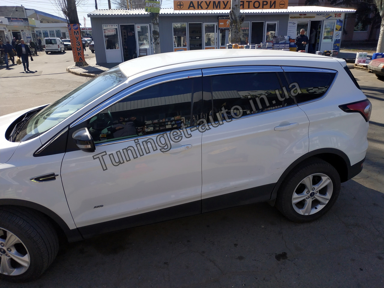 Вітровики хромовані, дефлектори вікон Ford Kuga 2013+(Autoclover) D651