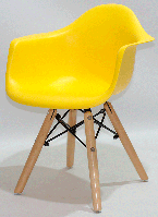 Дитяче крісло Kids Leon Eames DAW жовте 12 на дерев'яних У ногах, дизайн Charles&Ray Eames