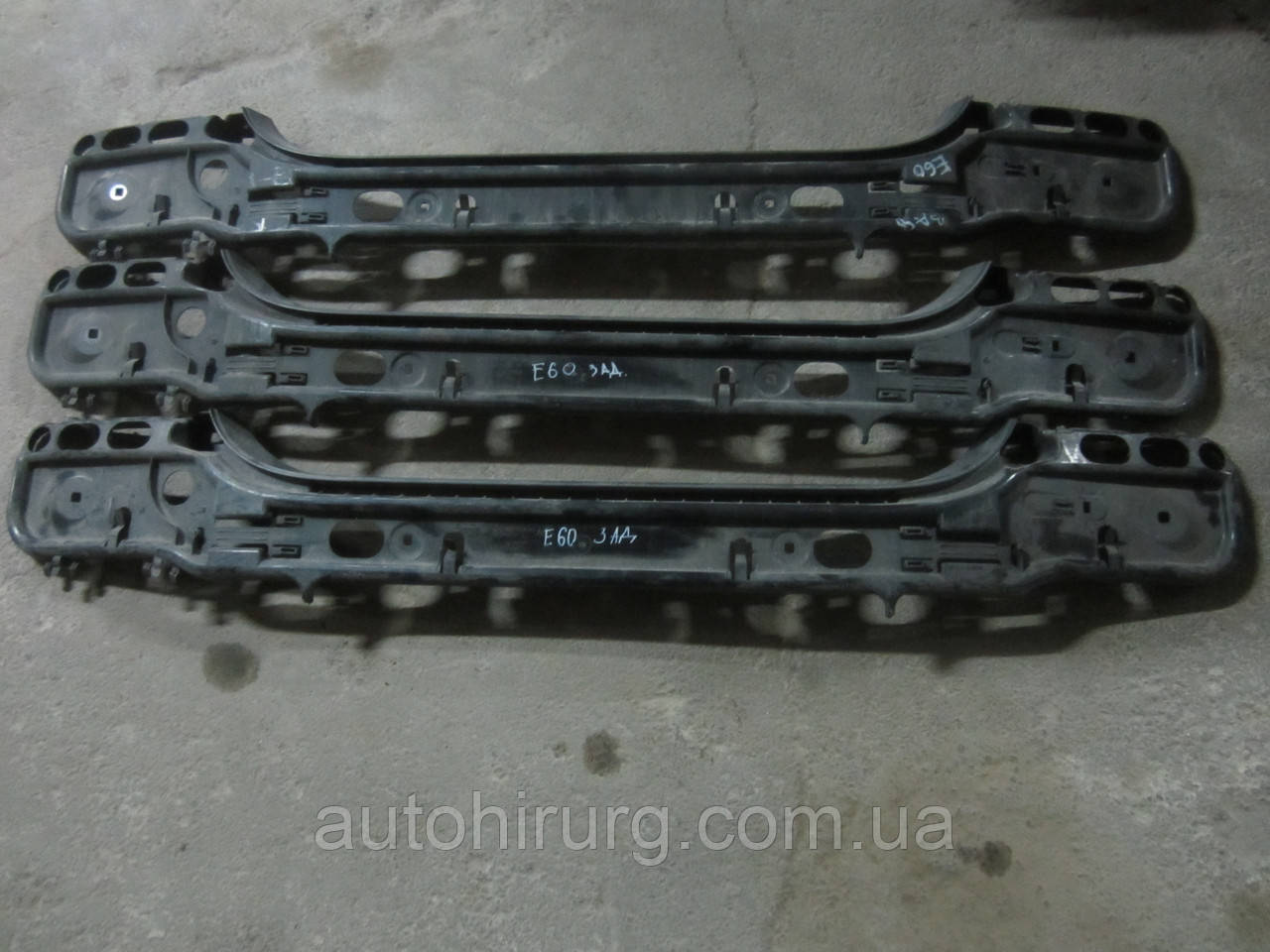 Напрямна заднього бампера bmw e60 5-series (7056343)