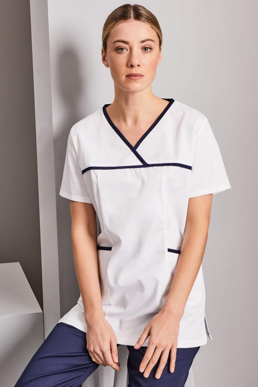 Медичний костюм жіночий білий із темно-синім кантом — 03109