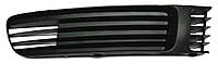 Решітка в бампер права VW Passat B5 96-00 рр.