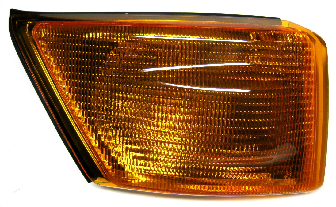 Поворотник, повторювач повороту жовтий правий Iveco Дейлі 99-016 року. - фото 1 - id-p1904000696