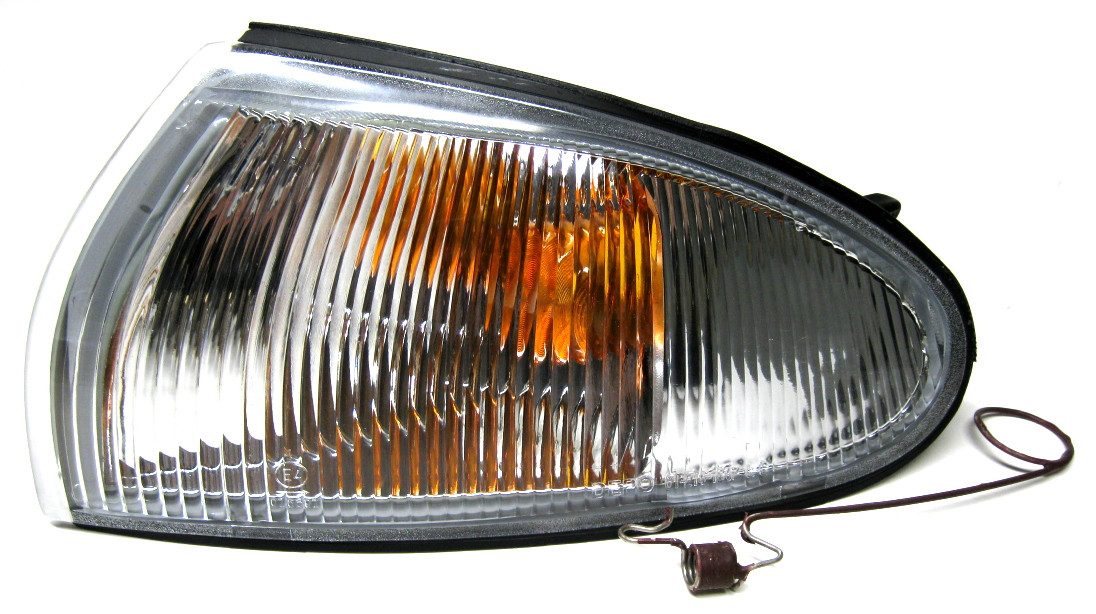 Поворотник, повторювач повороту лівий Mitsubishi Colt 92-95 р.