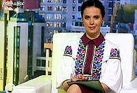 Яніна Соколова, журналістка, ведуча. Костюм з вишитою блузою.