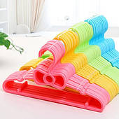 Пластикові плічка вішалки дитячі
