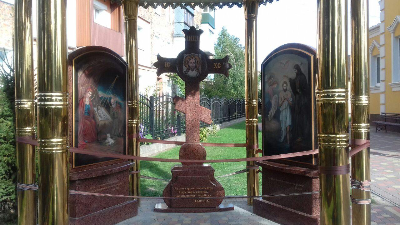 Ікони на камені і хрест на каплиці р. Нововолинськ (спецзамовлення)