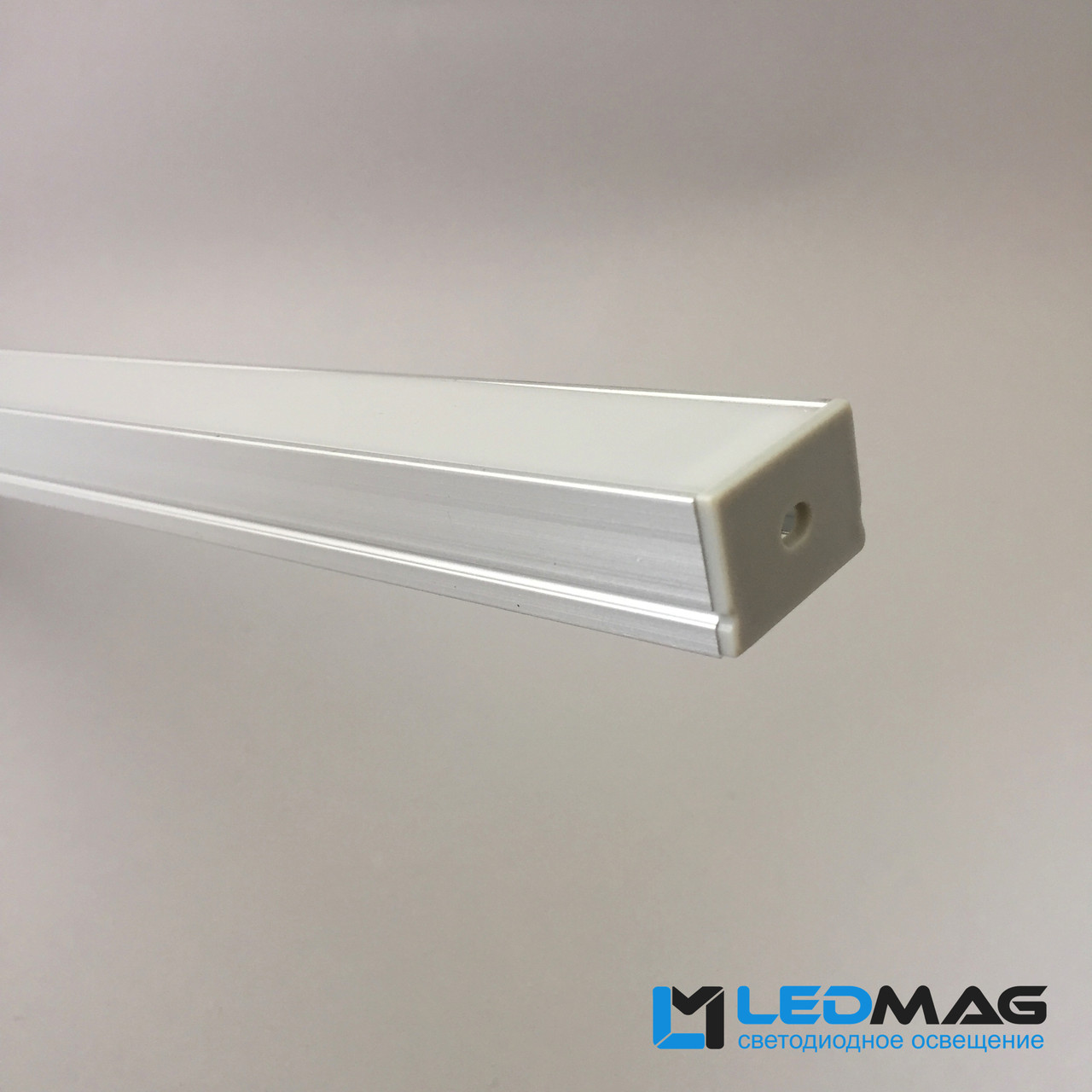 Профіль для світлодіодної стрічки 30x20 мм (під двома LED стрічки) з матовим розсіювачем