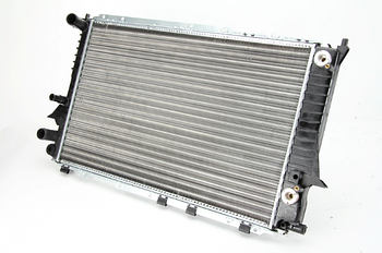 Радіатор охолодження двигуна Ауді 100 С3, С4, А6 С4, С5 - Audi 100 C3, C4, A6 C4, C5 (1.8-4.2) 1990-2005