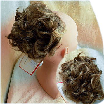 Шиньон накладка коротка на гребінцях русявий мікс 988-10Н124