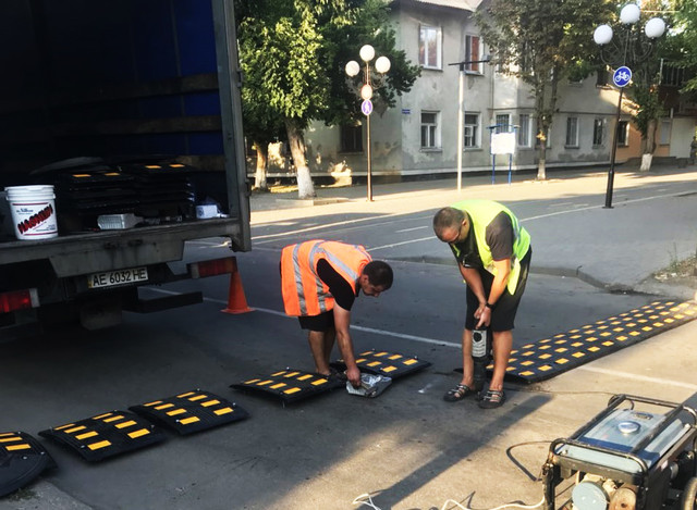 Установка (кріплення) Лежачого поліцейського ЛП500-ЛП650 на проїжджу частину