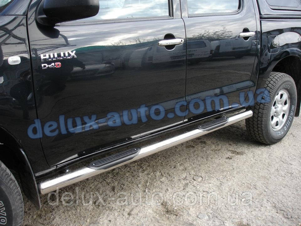 Бічні пороги труба з проступью на Toyota Hilux 2007+ Пороги нержавійка труби хром на Тойота Хайлюкс 2007+