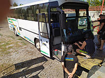 Производство и замена лобового стекла триплекс на автобусе Neoplan N316SHD Transliner в Никополе (Украина). 2