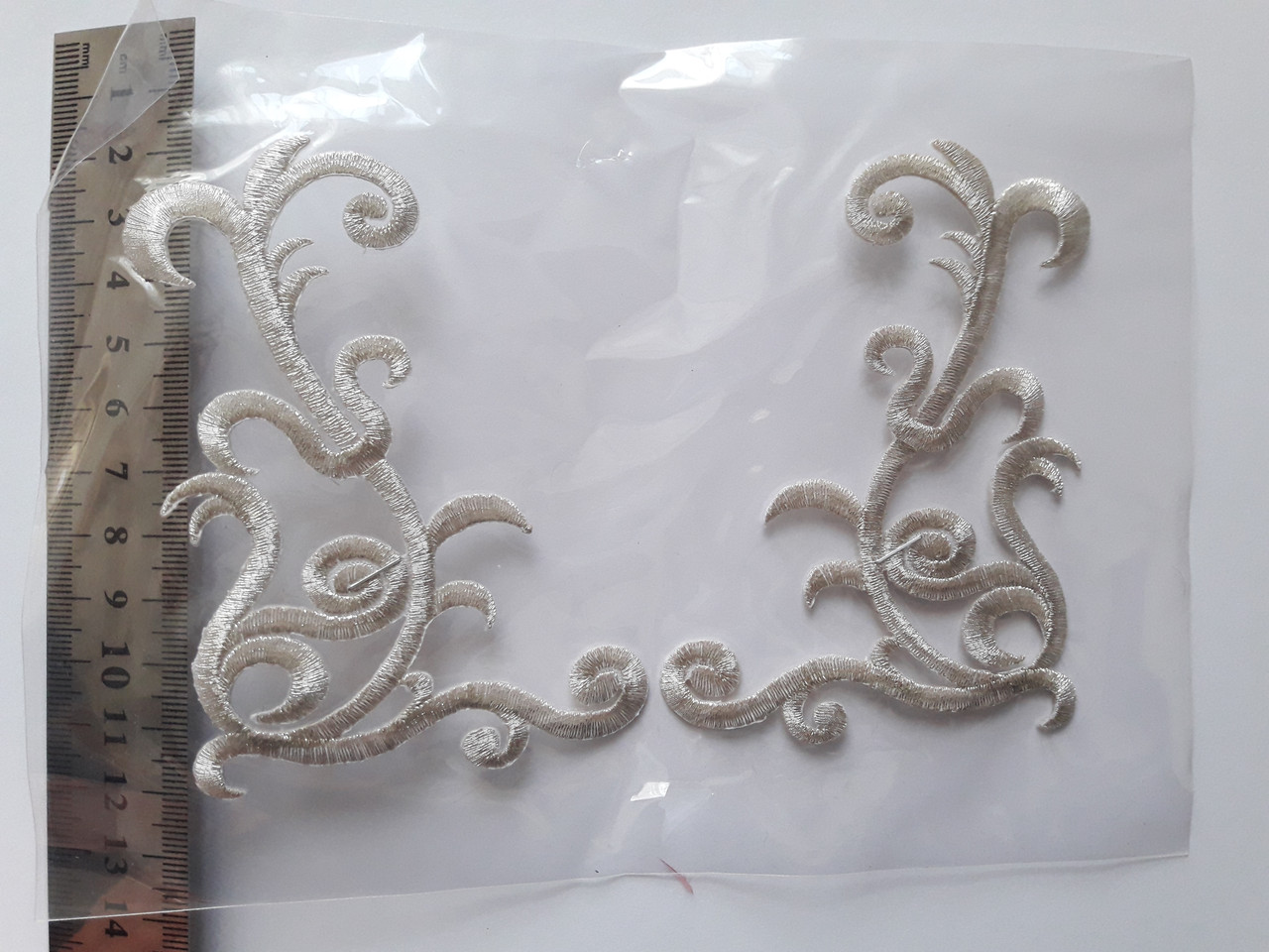 Аплікація вишивка клейова парна "Гілка-кутик" срібна, висота 10 *7 см. 1пара