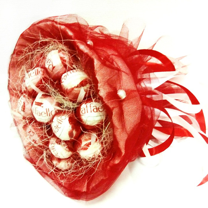 Букет із цукерок Рафаелло 15 червоний