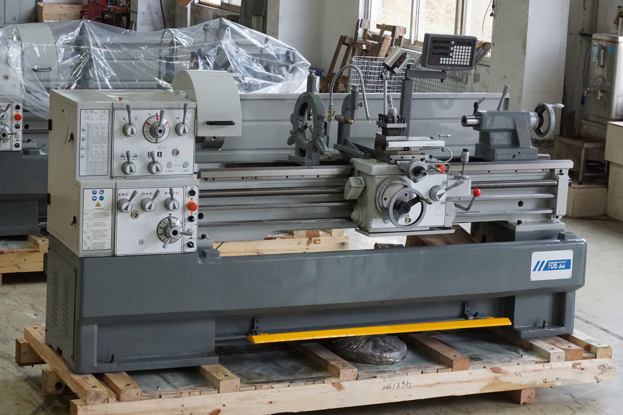 ТОКАРНО-ГВИНТОРІЗНИЙ ВЕРСТАТ FDB MASCHINEN TURNER 410X1500W-DPA