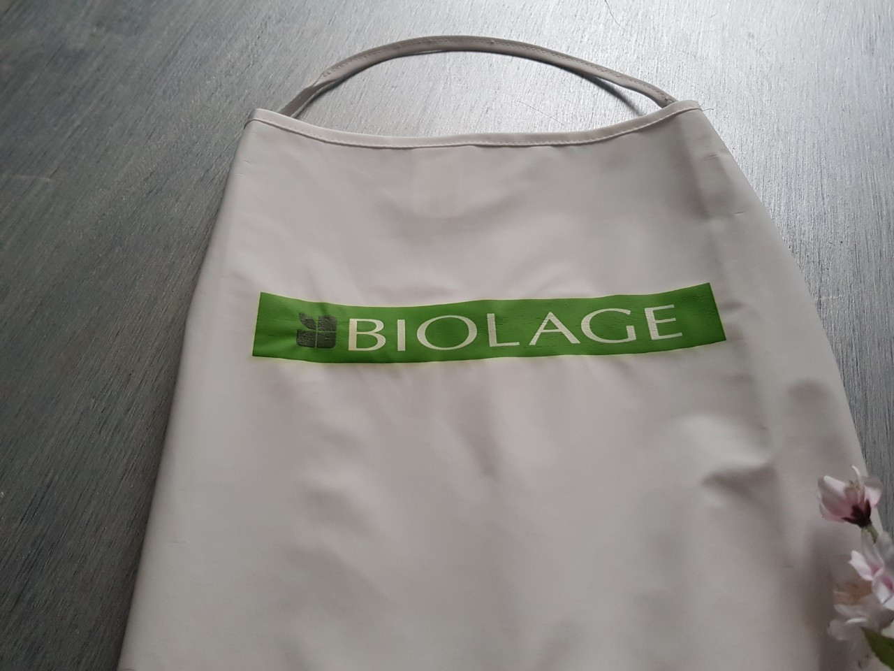 Професійний фартух "Білий з кишенею" Matrix BIOLAGE