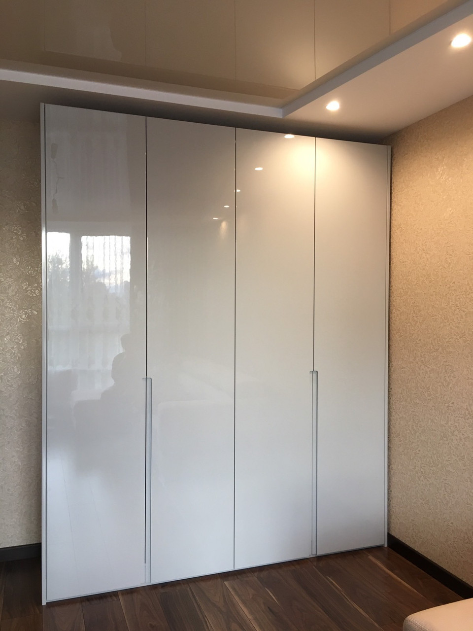 Шкаф в современном стиле с фасадами мдф краска глянец по выгодным ценам ...