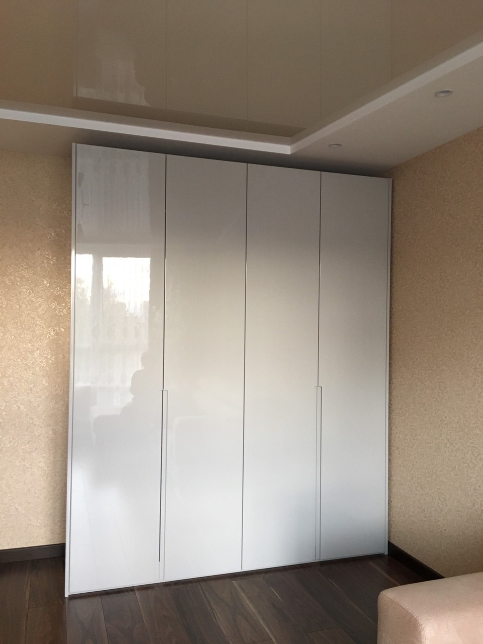 Шкаф в современном стиле с фасадами мдф краска глянец по выгодным ценам ...