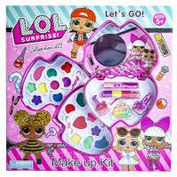 Набори косметики, перукаря ,лікаря.