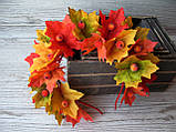 Осінній обруч — вінок із кольоровим листям із тканини та ягодами, фото 7