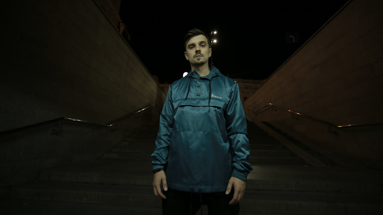 Стильна демісезонна куртка трансформер - бананка для молоді Anorbag a.play S 44