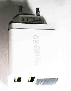 Зарядний пристрій з дисплеєм UKC 220 В 2 USB CX QC03