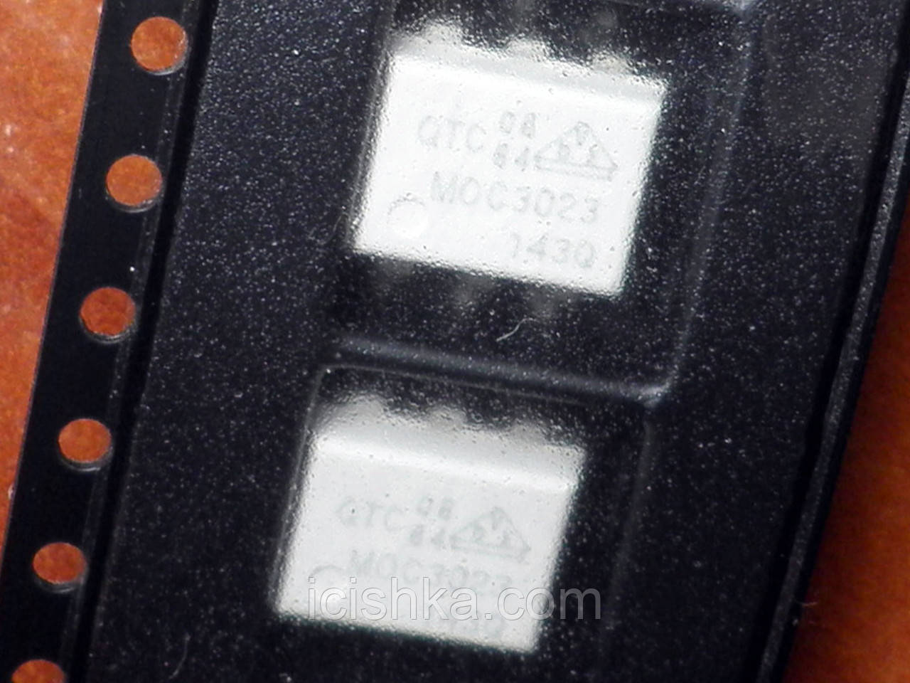 Оптопара оптрон MOC3023 SOP6 — драйвер симізора