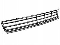 Решітка в бампер середня кулька VW Passat B7 10-15 рр.