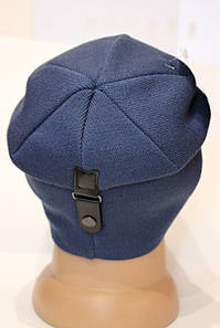 Шапка з ременем