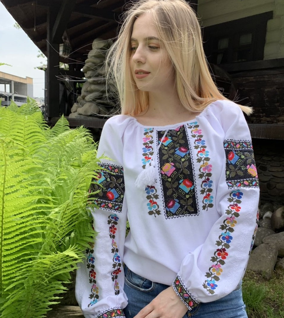 Сучасна жіноча вишиванка