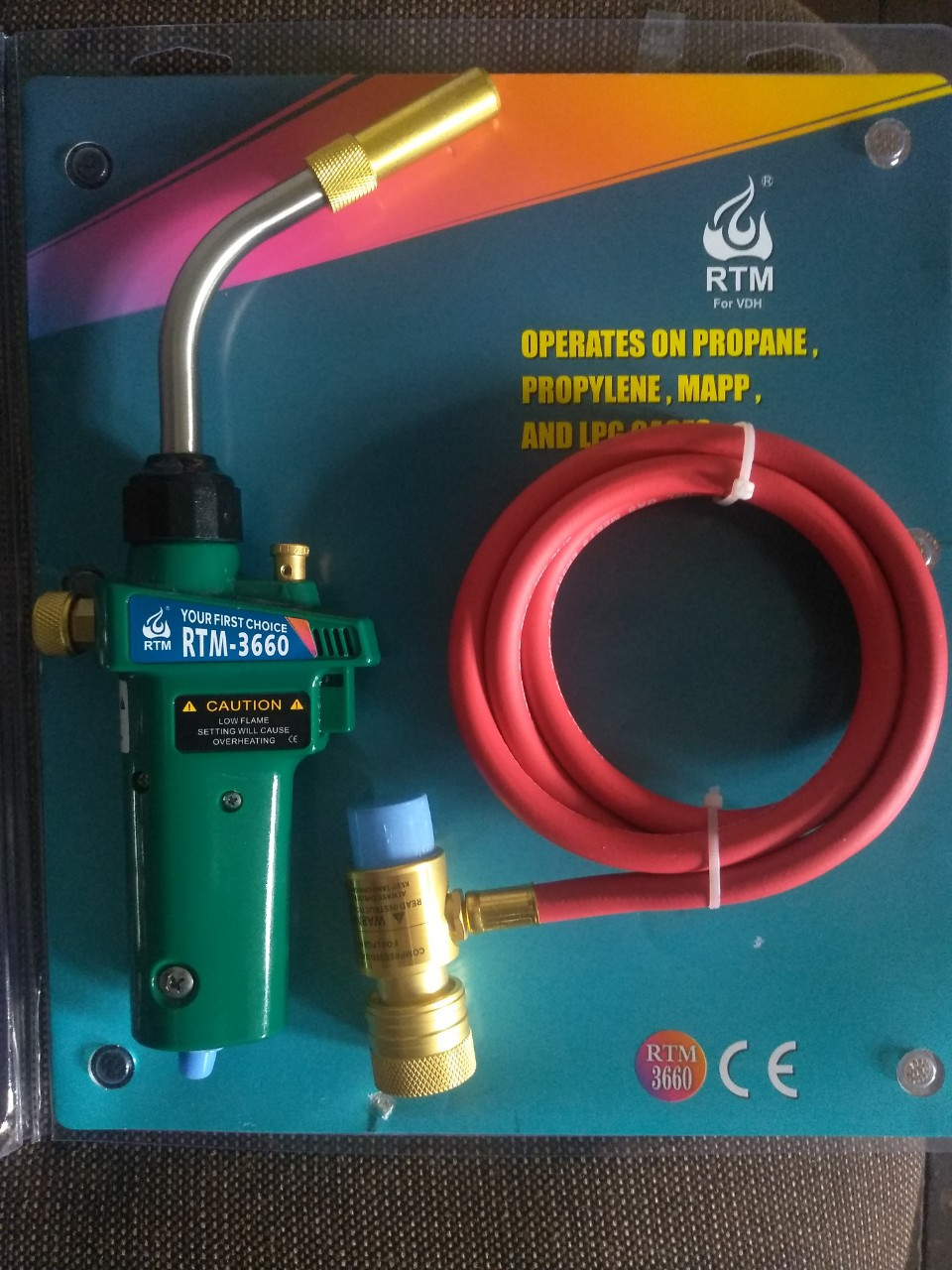 Газовая сварочная горелка RTM 3660 (МАПП газ) с пьезоподжигом и шлангом .