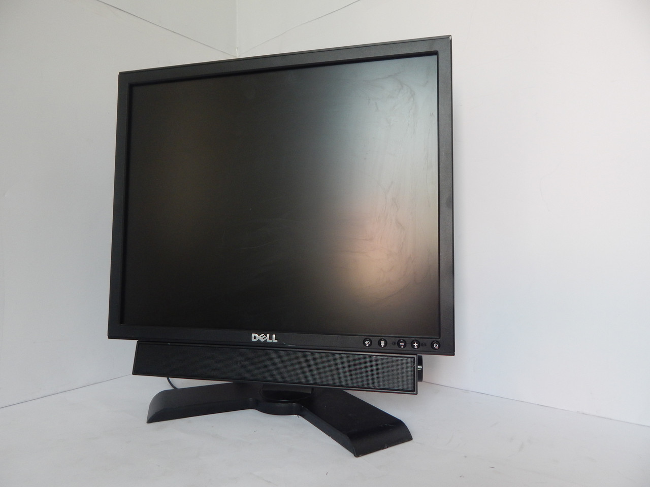 Моніторів б.у Dell P190SB + звукова панель Dell