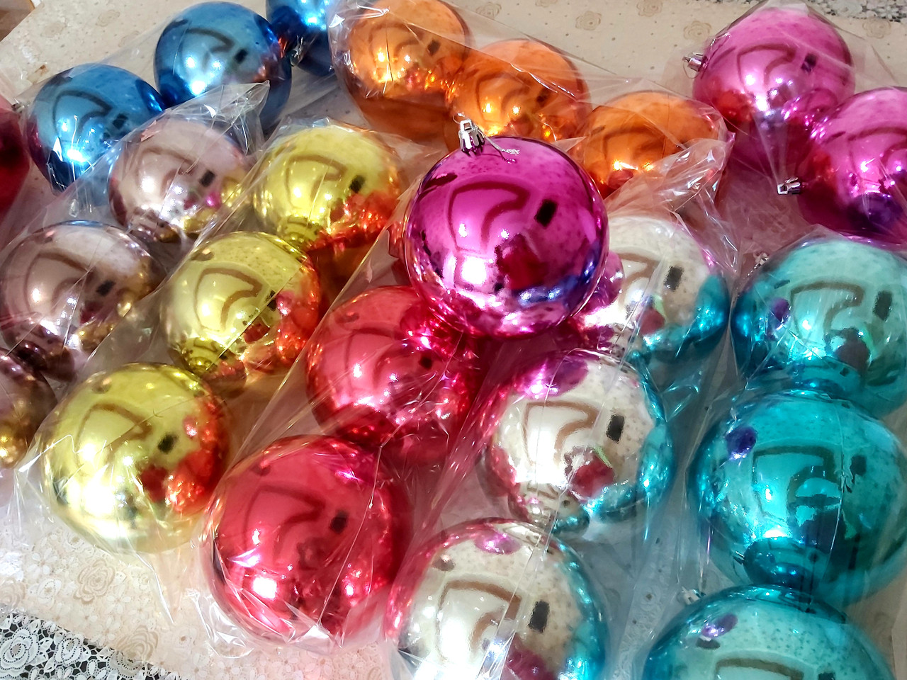 Красиві новорічні кулі на ялинку 12 см