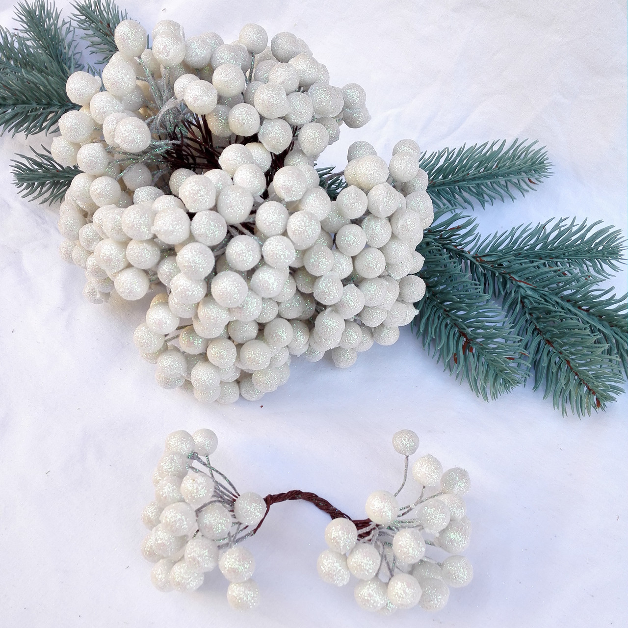 Ягода горобина в глиттере біла . упаковка 200 шт., фото 1