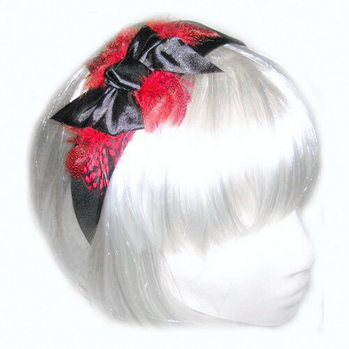 Широкий обруч на голову для волос "Бантик" с красными перьями - фото 1 - id-p247931626