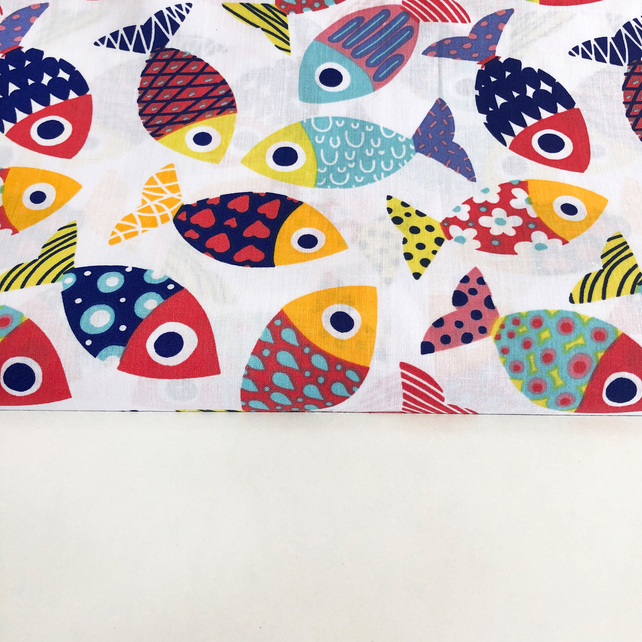 Польская хлопковая ткань "Рыбки разноцветные на белом" - фото 3 - id-p1048265848
