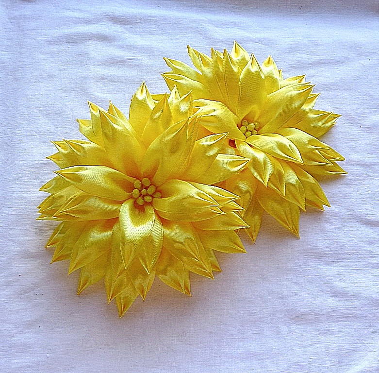 Гумка жовта з стрічок для волосся канзаші "Астра Лимонна Джіні"