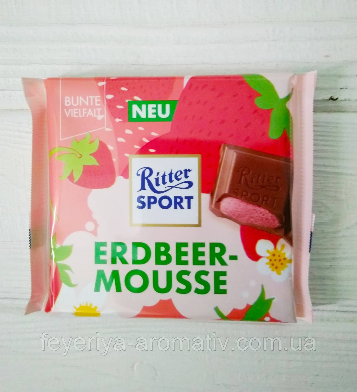 Шоколад молочний із полуничним мусом Ritter Sport Erdbeer-Mousse 100гр (Німеччина)