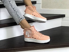 Високі жіночі кросівки Nike Air Force 1,пудра, фото 2