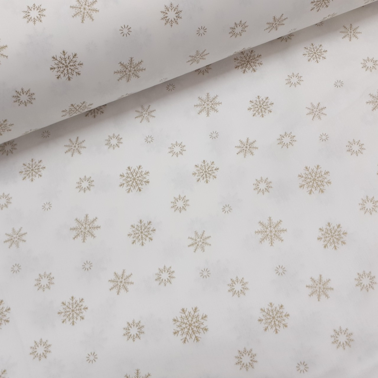 Бавовняна тканина (ТУРЦІЯ шир. 2,4 м) золоті сніжинки на білому (глітер), фото 1