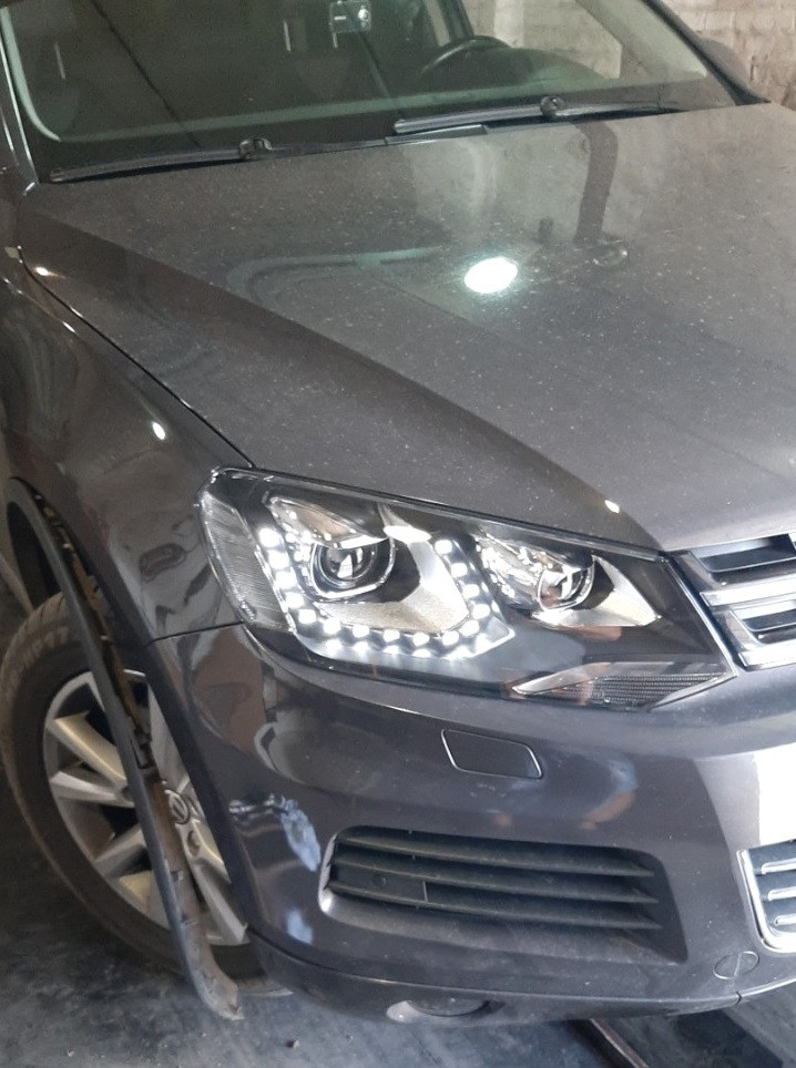 Передні фари VW Touareg NF (11-14) тюнінг Led оптика (місце галогену) під ксенон