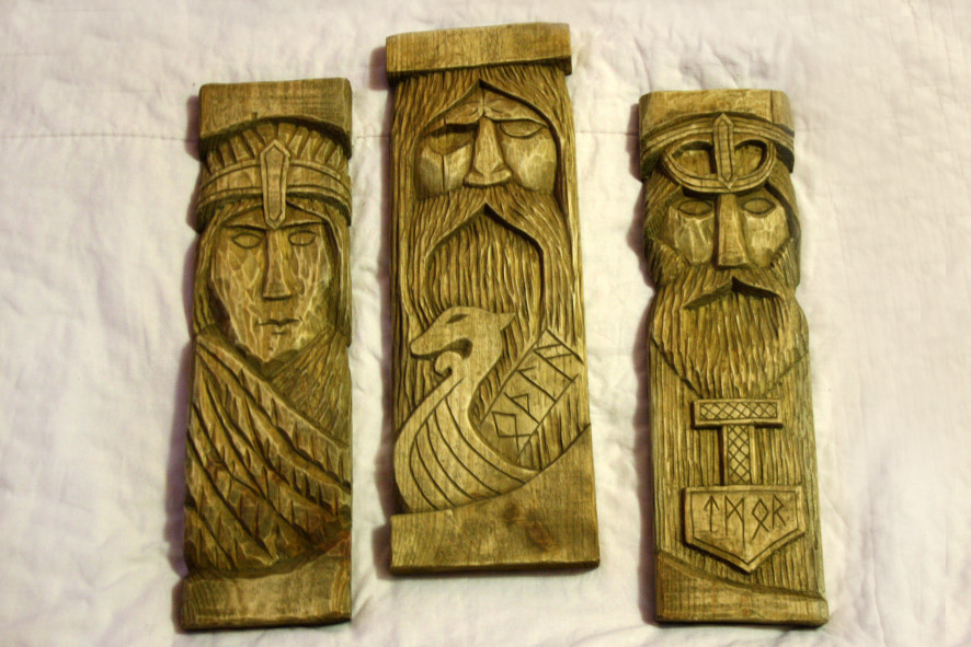 Панно зі скандинавскими богами: Одін, Фрея і Тор