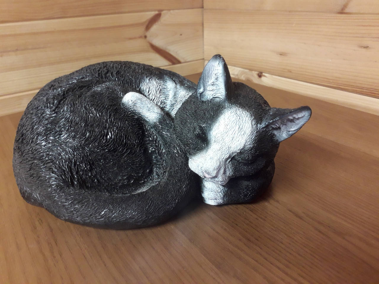 

Садовая фигура " Спящий кот калачиком ", Коричневый
