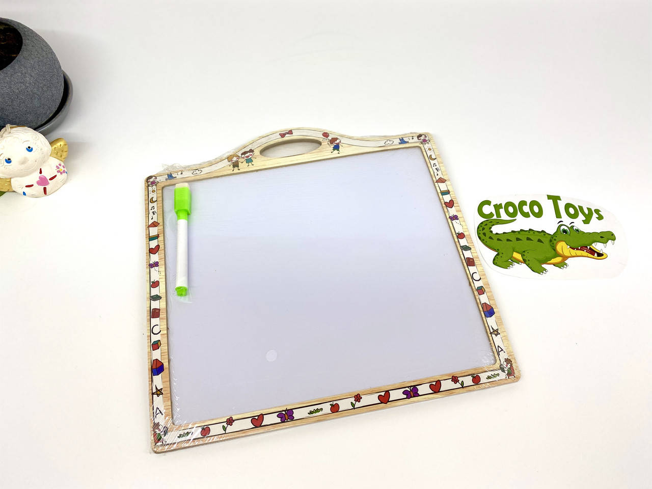 

Детская деревянная магнитная доска (мольберт) Английский алфавит и геометрика